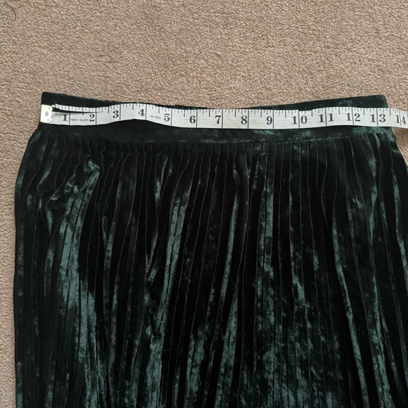 Zara pleated midi skirt in dark green velvet size M - Picture 8 of 10